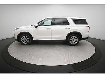 White Hyundai Palisade SUV 2025