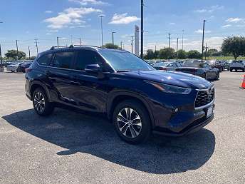2025 Toyota Highlander XLE 