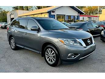 Gray Pathfinder SUV 2016