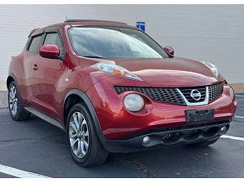 Red Nissan Juke SL 2011