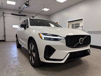 2025 Volvo XC60 T8 Plus 