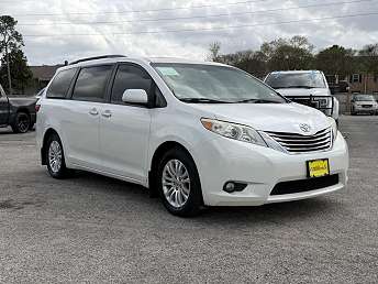 White Toyota Sienna Minivan 2015