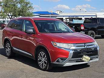 Red Mitsubishi Outlander ES 2016