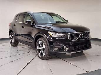 2025 Volvo XC40 B5 Core 