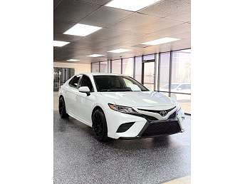 2020 Toyota Camry SE 