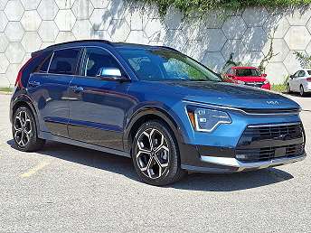 Blue Kia Niro SX Touring 2023