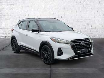 2022 Nissan Kicks SR 