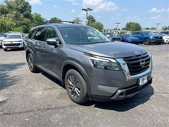 2024 Nissan Pathfinder SV 