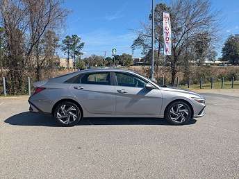 Gray Hyundai Elantra Sedan 2025