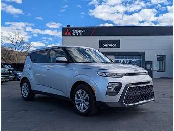 Silver Kia Soul Wagon 2021