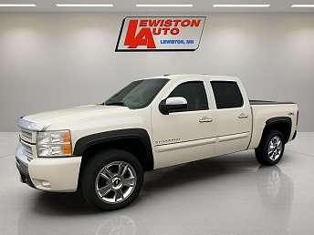 White Chevrolet Silverado 1500 LTZ 2013