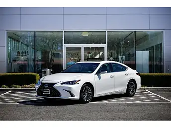 2025 Lexus ES 300h Luxury