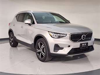 2025 Volvo XC40 B5 Core 