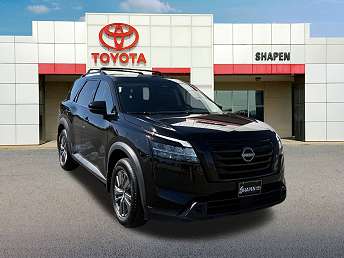 2022 Nissan Pathfinder SV 