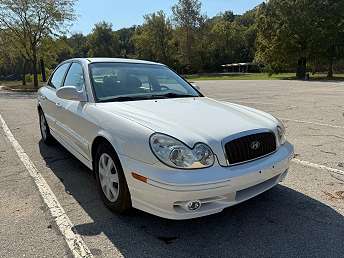 White Sonata Sedan 2004