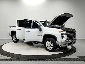 White Chevrolet Silverado 2500HD Pickup 2022