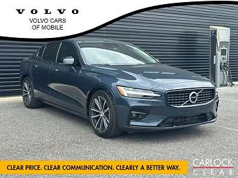 2022 Volvo S60 B5 Momentum 