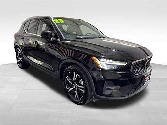 2023 Volvo XC40 B5 Plus 