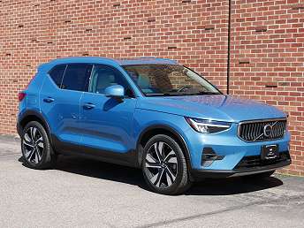 2023 Volvo XC40 B5 Ultimate 