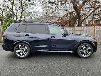 2025 BMW X7 M60i 