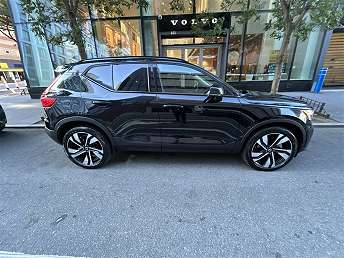 2023 Volvo XC40 B5 Plus 