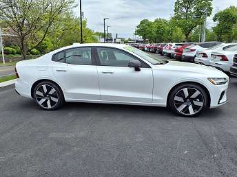 2025 Volvo S60 T8 Plus 
