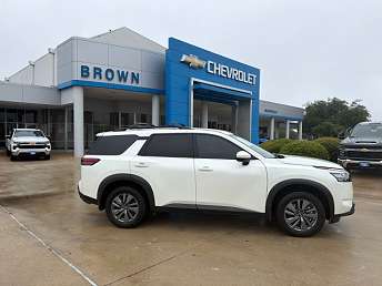 2024 Nissan Pathfinder SV 