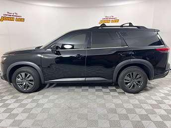 2023 Nissan Pathfinder SV 