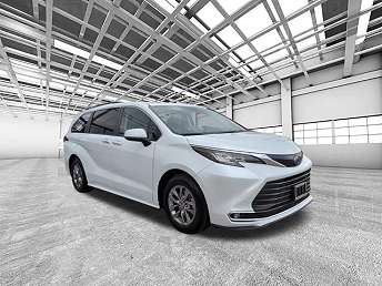 2023 Toyota Sienna XLE 