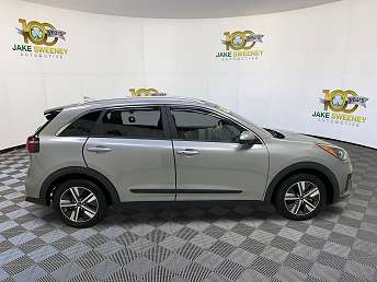 Gray Kia Niro SUV 2022