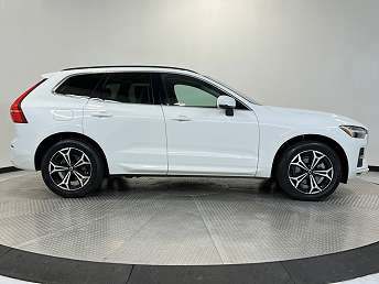 2022 Volvo XC60 B5 Momentum 