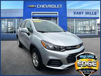 Silver Chevrolet Trax SUV 2022