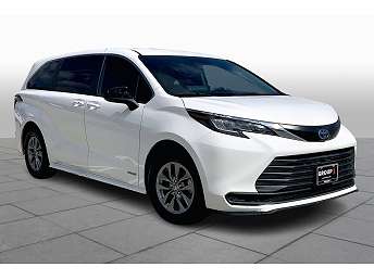 White Toyota Sienna Minivan 2021