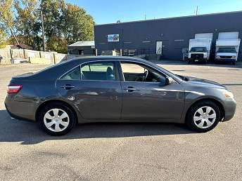 Gray Toyota Camry LE 2007
