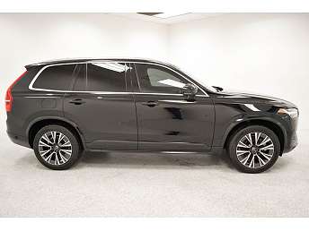 2022 Volvo XC90 T6 Momentum 