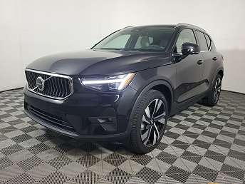 2025 Volvo XC40 B5 Plus 