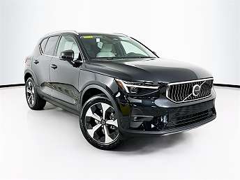 2025 Volvo XC40 B5 Plus 