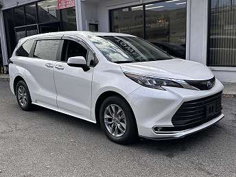 2024 Toyota Sienna XLE 