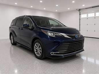 2025 Toyota Sienna LE 