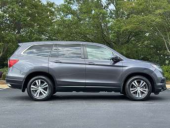 Gray Honda Pilot SUV 2017