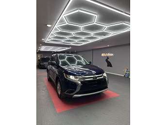 Black Mitsubishi Outlander ES 2016