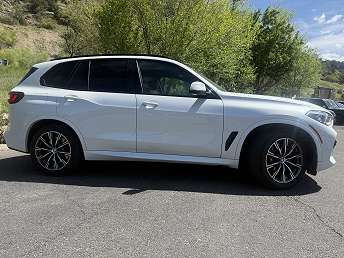 White BMW X5 M50i 2022