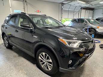 2017 Toyota RAV4 XLE 