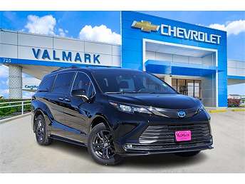 2024 Toyota Sienna LE 