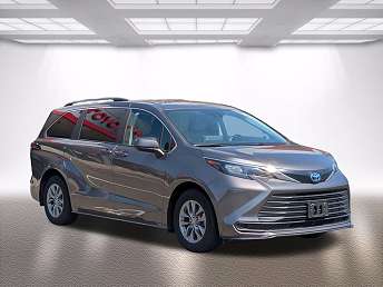 2024 Toyota Sienna LE 