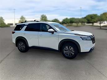 2024 Nissan Pathfinder SV 