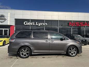 2020 Toyota Sienna SE 