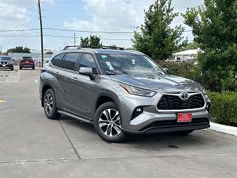 2025 Toyota Highlander XLE 