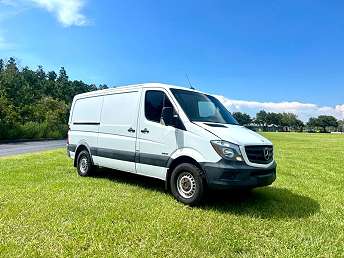 White Mercedes-Benz Sprinter 2500 2015