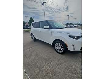 White Kia Soul Wagon 2024